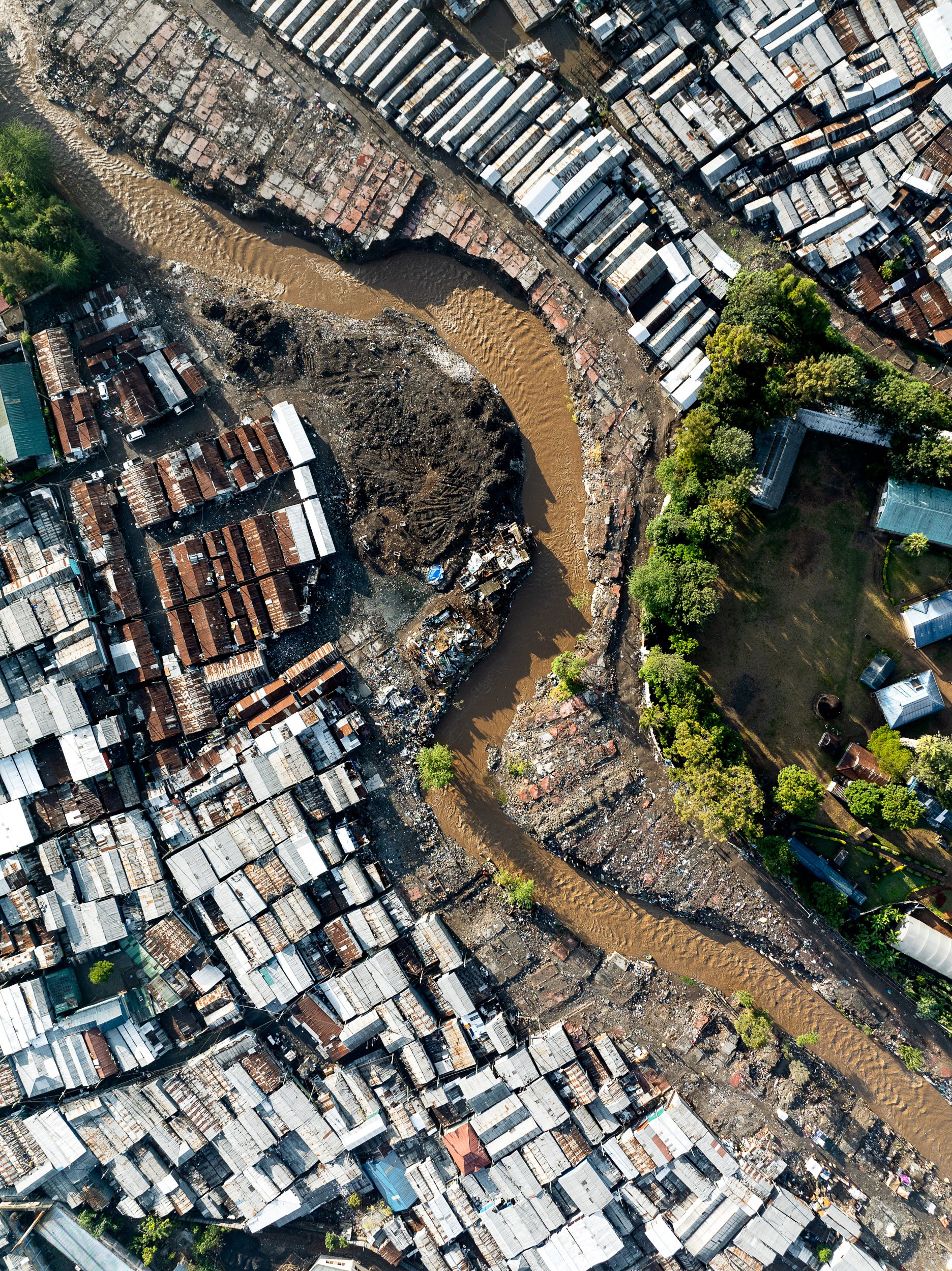 Aerial photograph of Nairobi river flooding in an informal area.