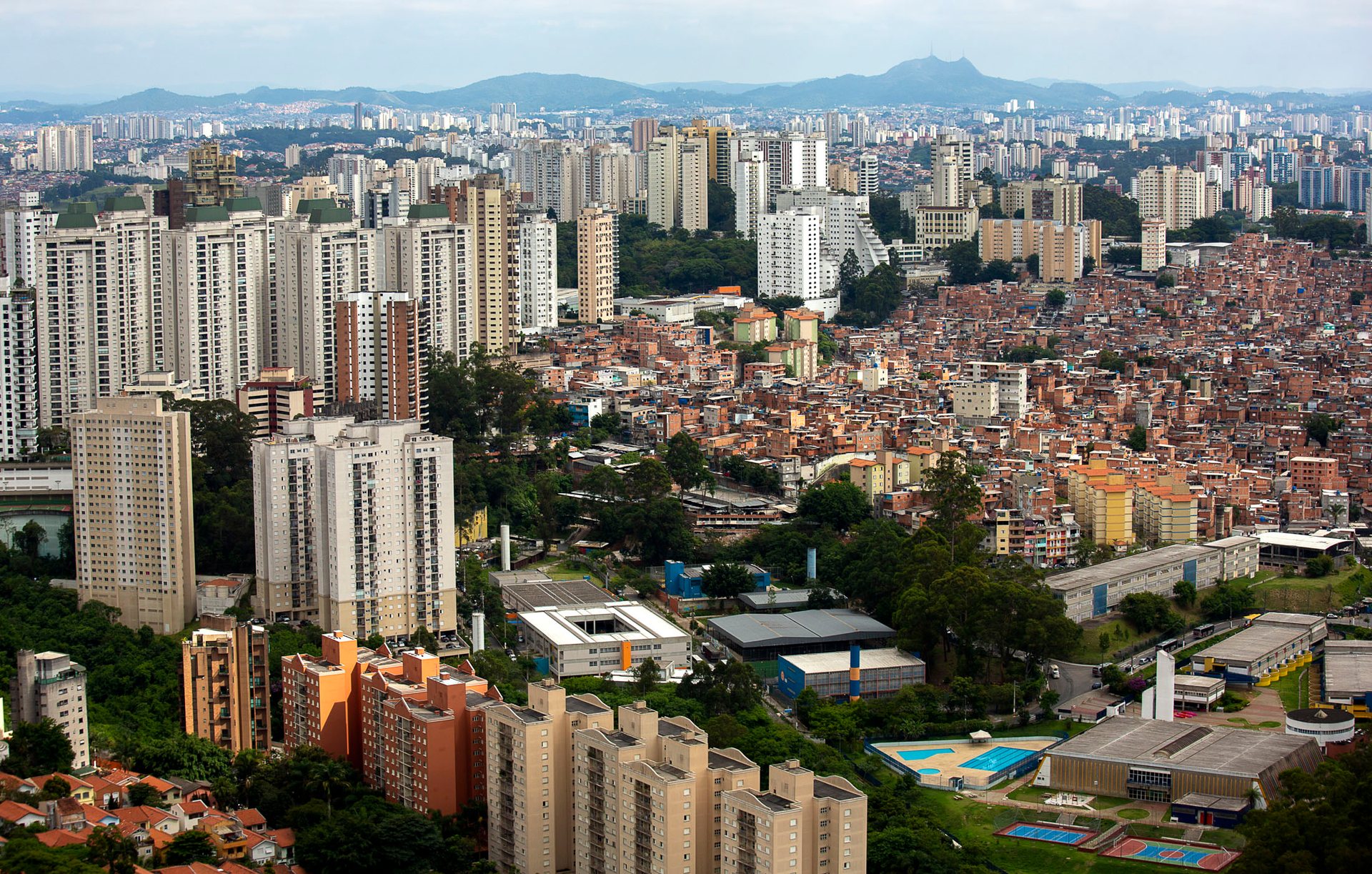 Vila Andrade and Paraisópolis favelas adjacent to high-rises.
